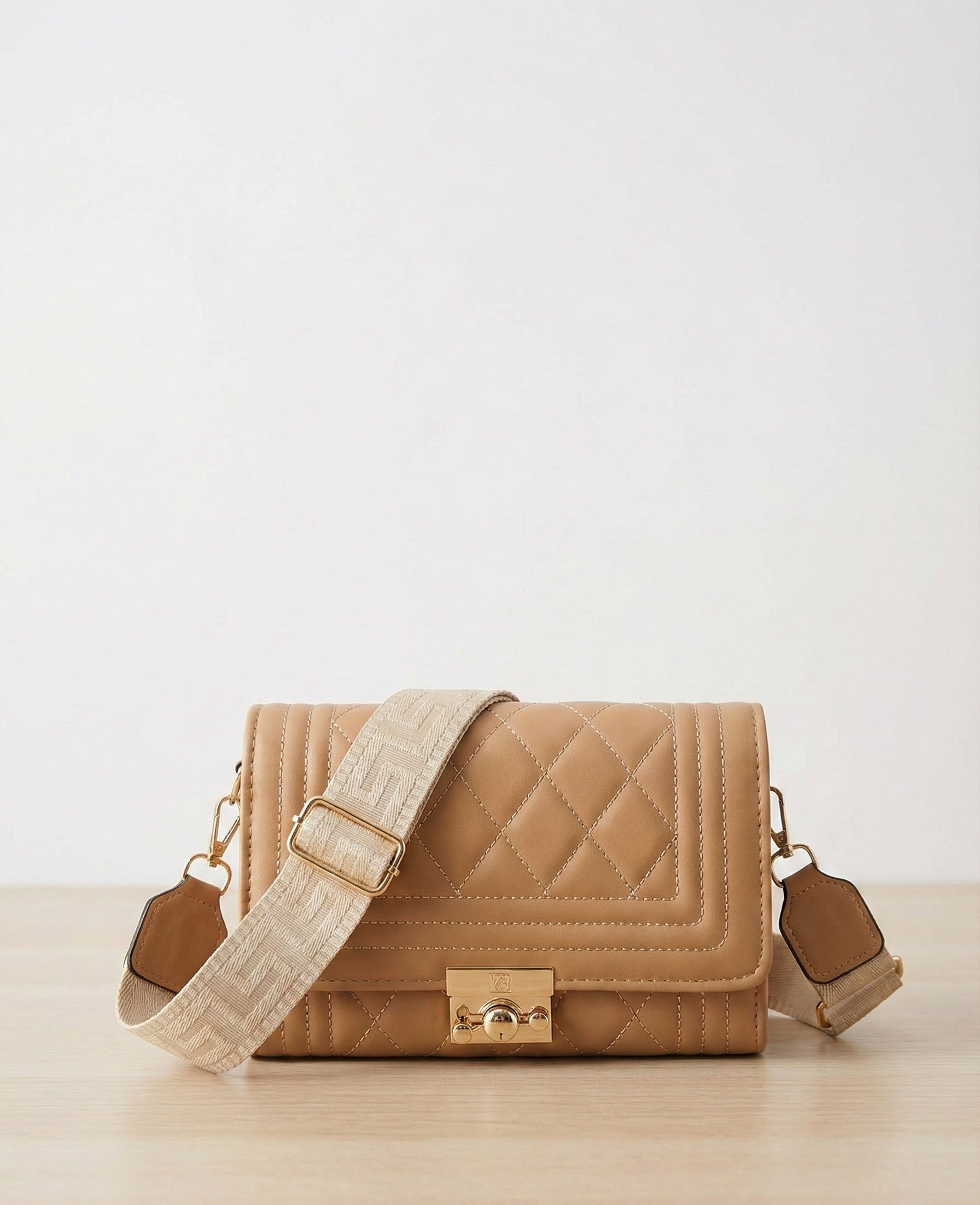 Bolso de Hombro Ébano  - El Icono de la Elegancia Atemporal