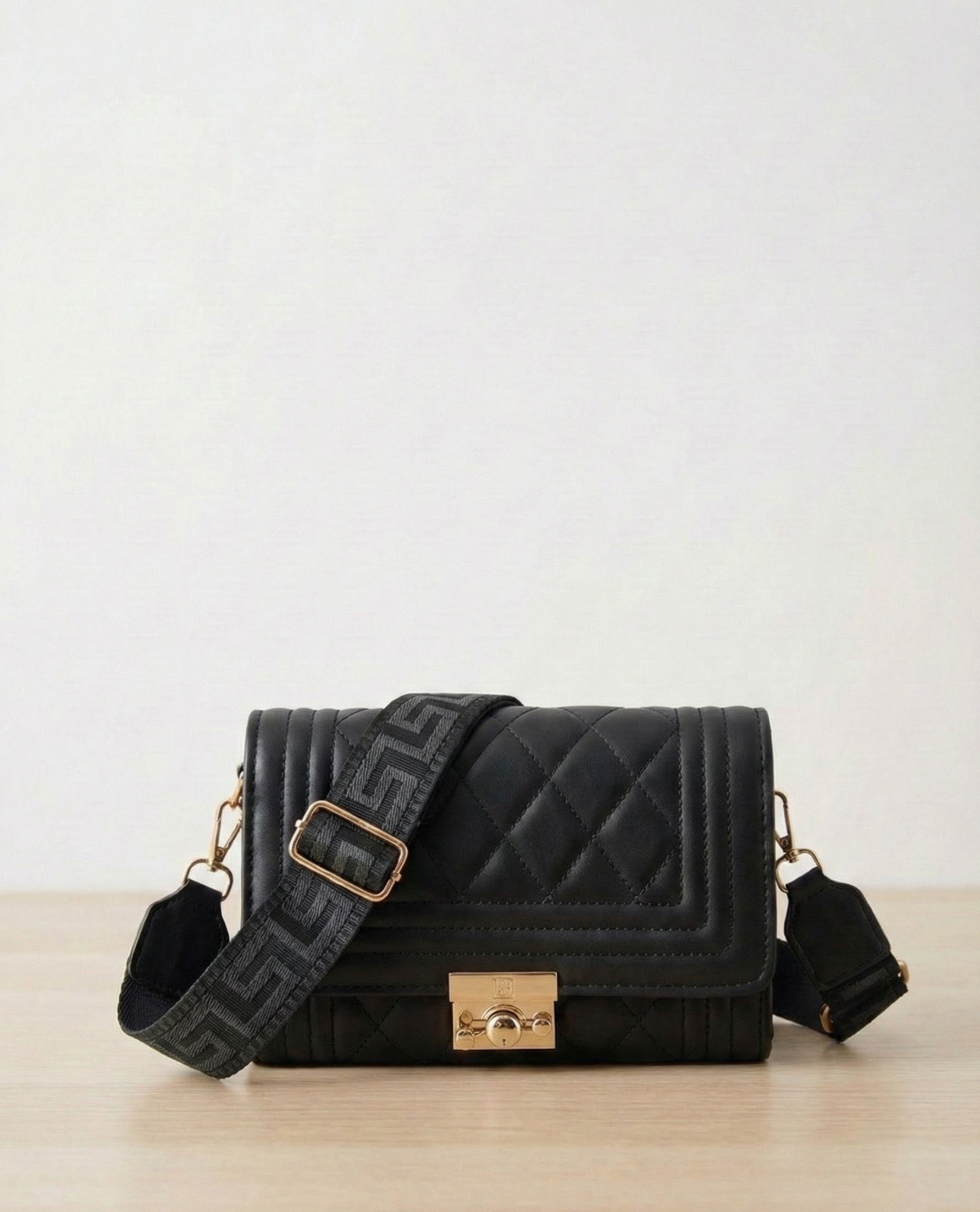 Bolso de Hombro Ébano  - El Icono de la Elegancia Atemporal