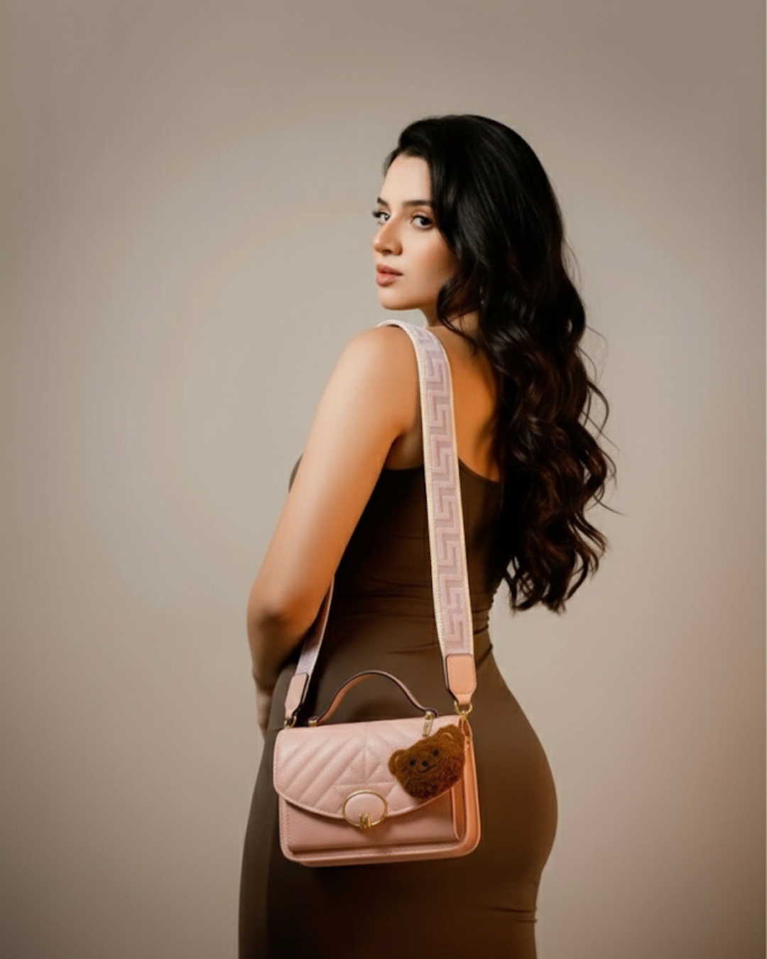 Bolso Bandolera Nerea- Chic con Osito y Correa Estampada